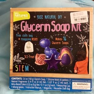 100% natural diy glycerin soap kit. Everything included. New.